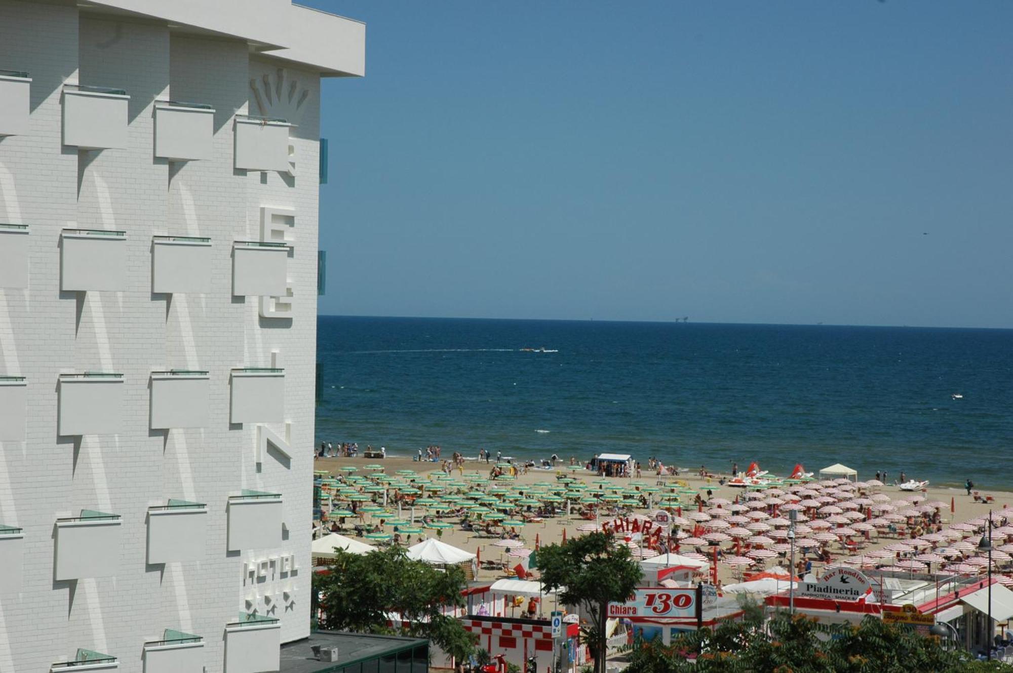 Hotel Regina Fronte Mare 里米尼 外观 照片