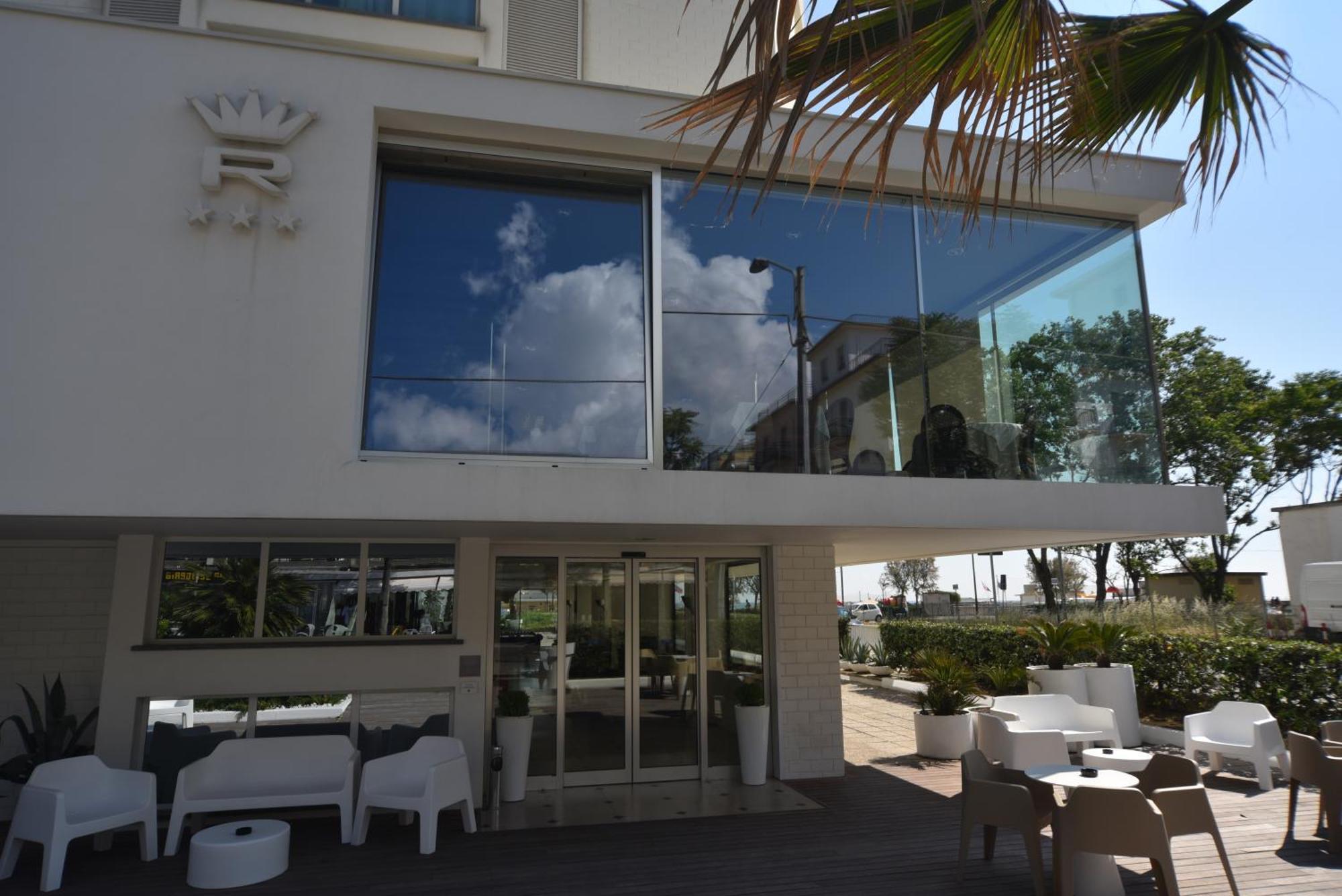 Hotel Regina Fronte Mare 里米尼 外观 照片
