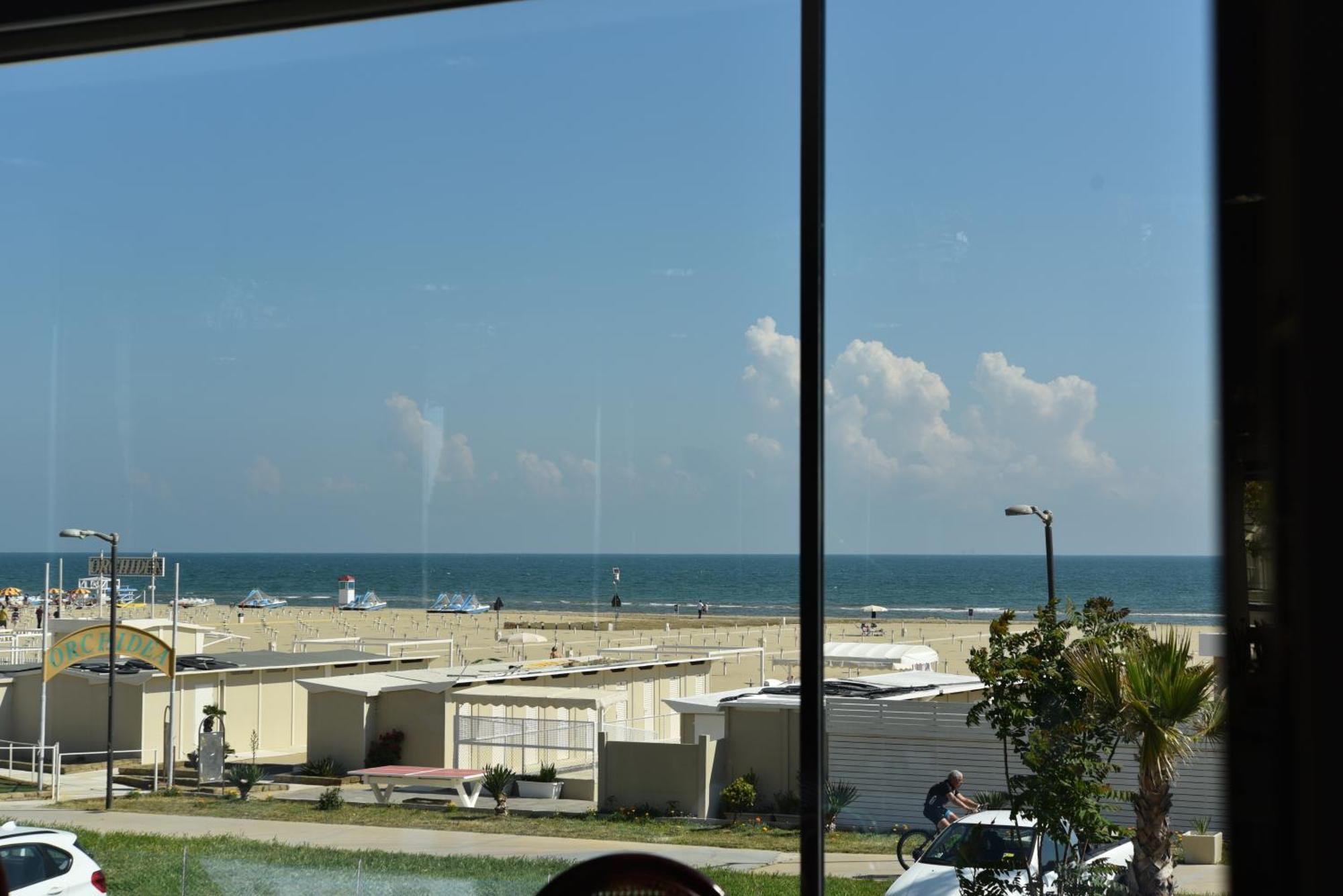 Hotel Regina Fronte Mare 里米尼 外观 照片