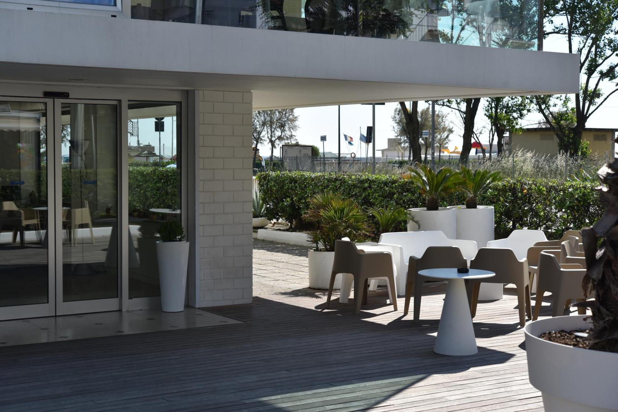 Hotel Regina Fronte Mare 里米尼 外观 照片