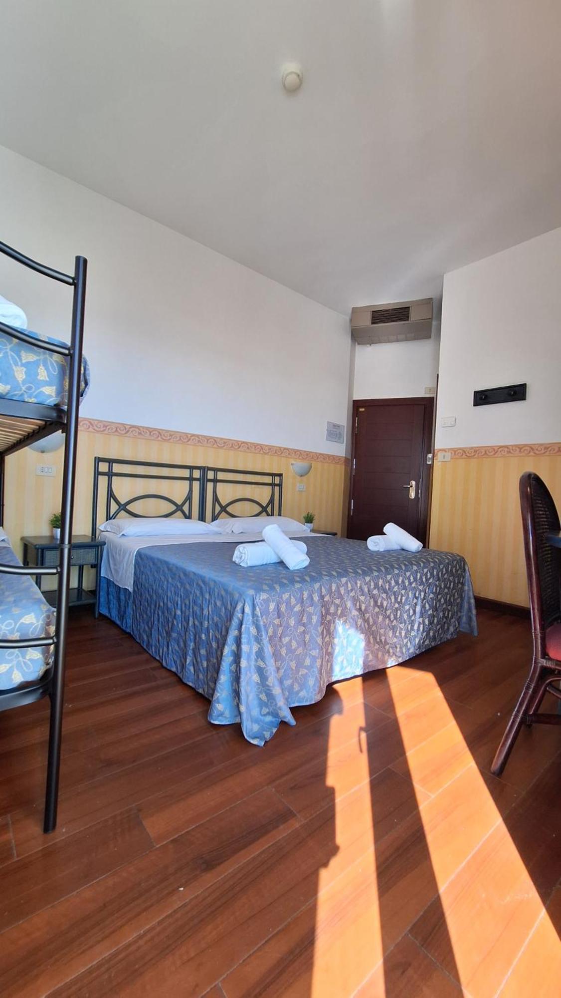 Hotel Regina Fronte Mare 里米尼 外观 照片