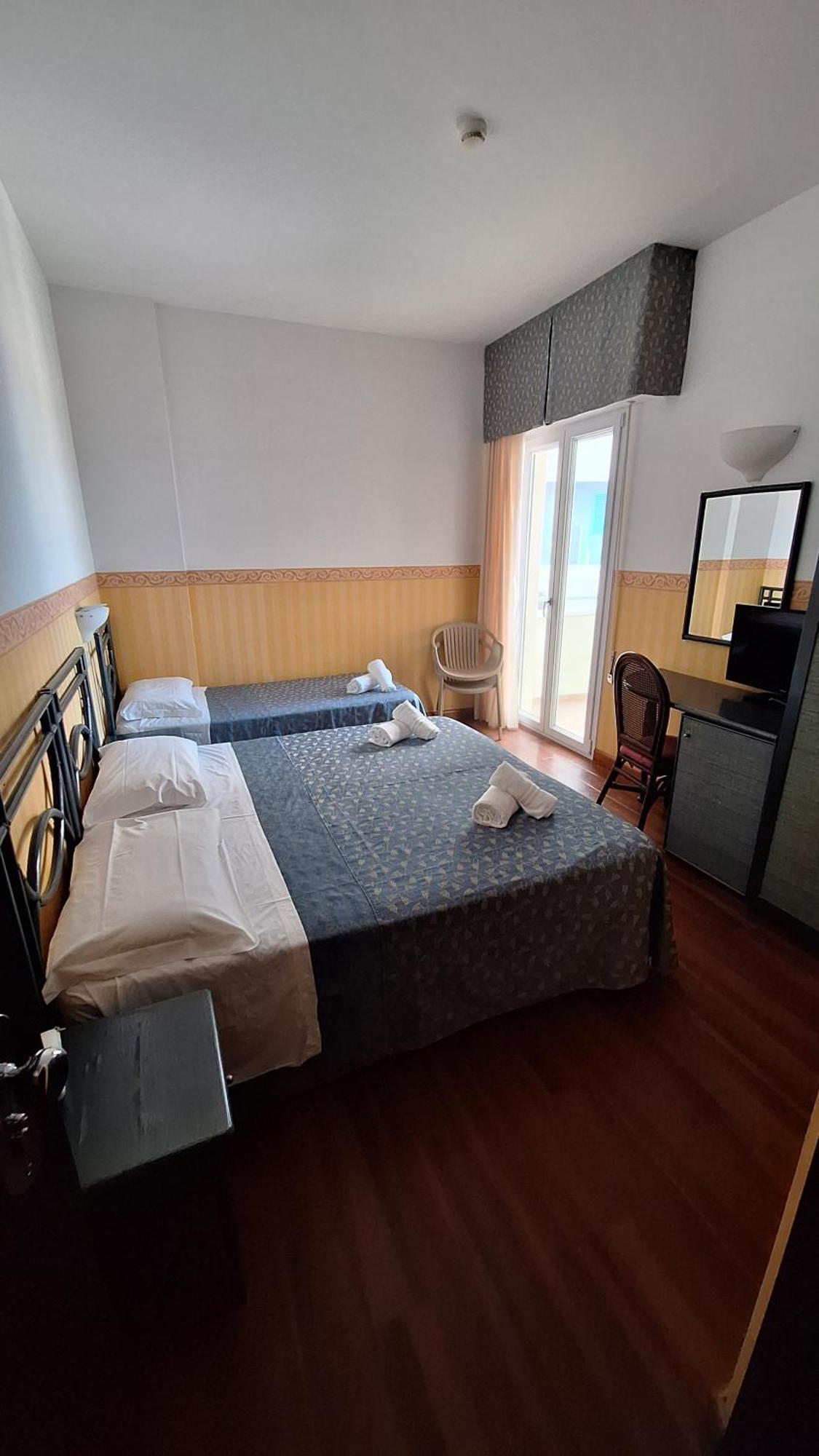 Hotel Regina Fronte Mare 里米尼 外观 照片