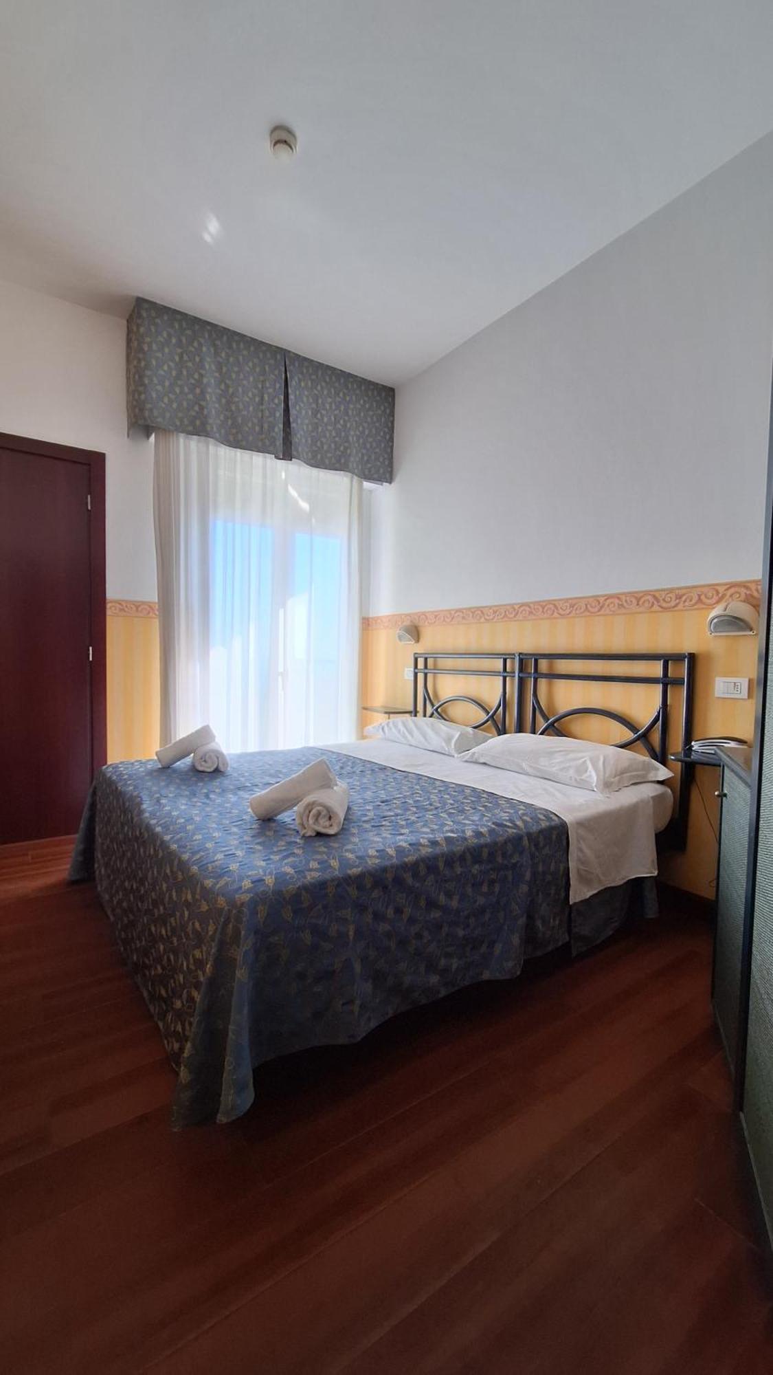 Hotel Regina Fronte Mare 里米尼 外观 照片