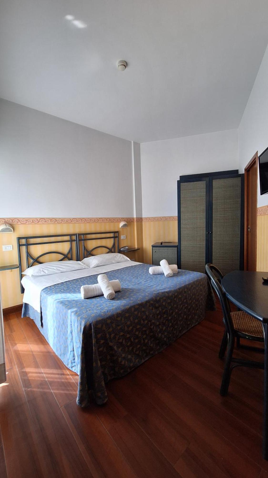 Hotel Regina Fronte Mare 里米尼 外观 照片