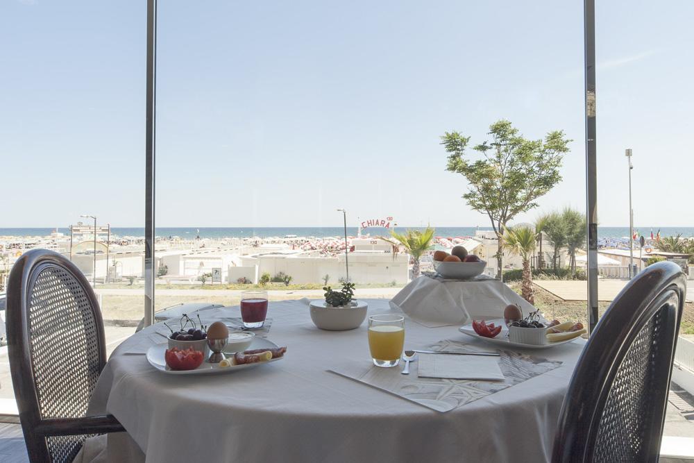 Hotel Regina Fronte Mare 里米尼 外观 照片